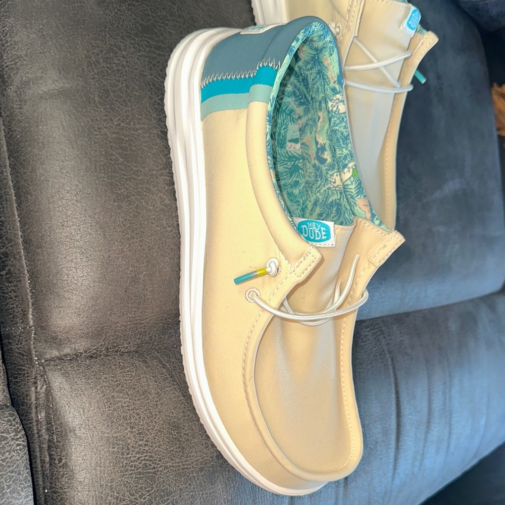 Men’s WALLY H2O SURF - hey dudes size 9 
Never worn